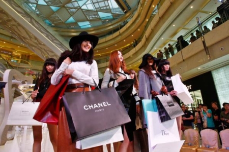 Chinese Shopper Go On a Luxury Clothing Shopping Spree